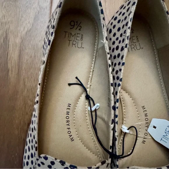 Time and Tru Women's Cream and Black Cheetah Ballet Flats - Picture 2 of 6